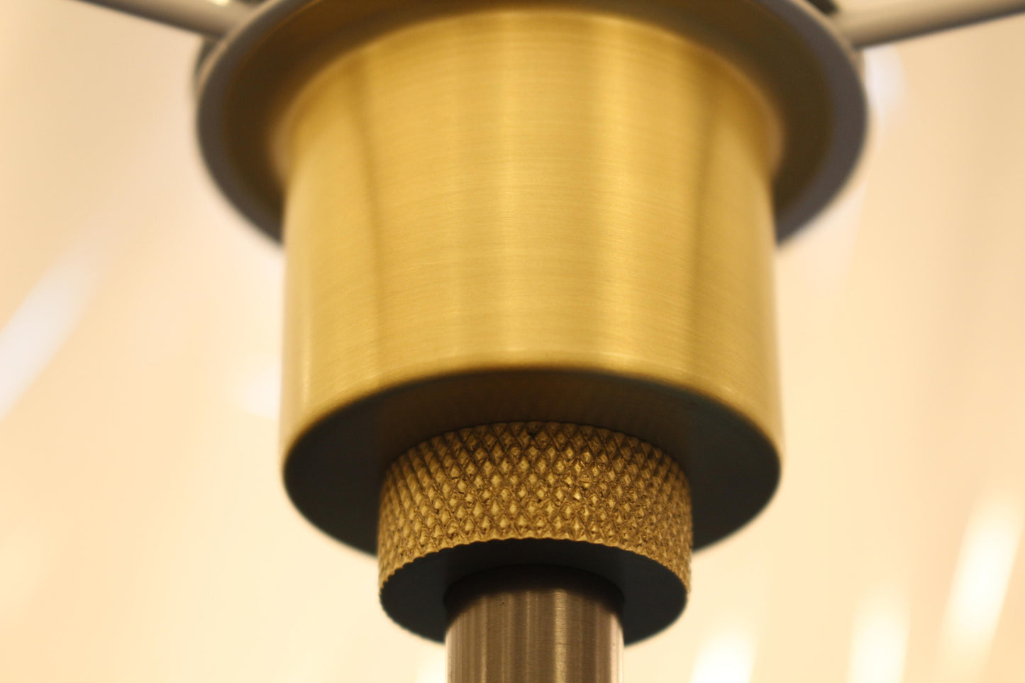 Linear Muse: Refined Mid-Century Elegance.