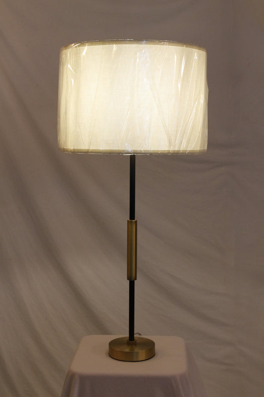 Linear Muse: Refined Mid-Century Elegance.